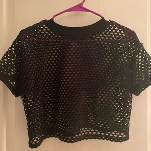 Black crop top shirt